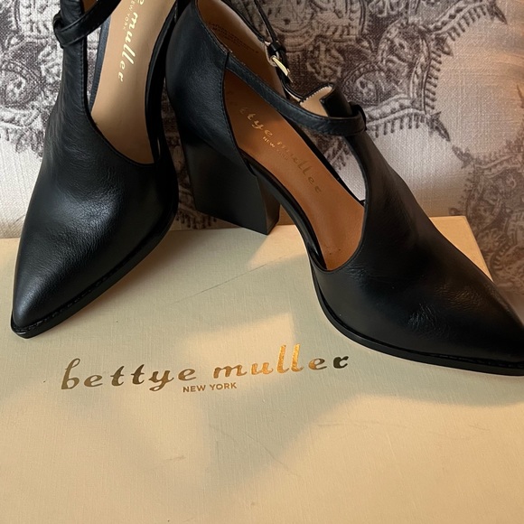 BEUTIFUL BRAND NEW STRAPY HEEL - Picture 3 of 9